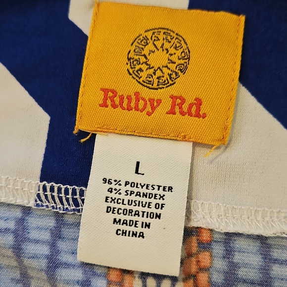 👚Ruby Rd. Blue and White Patterned Tunic - Picture 2 of 6